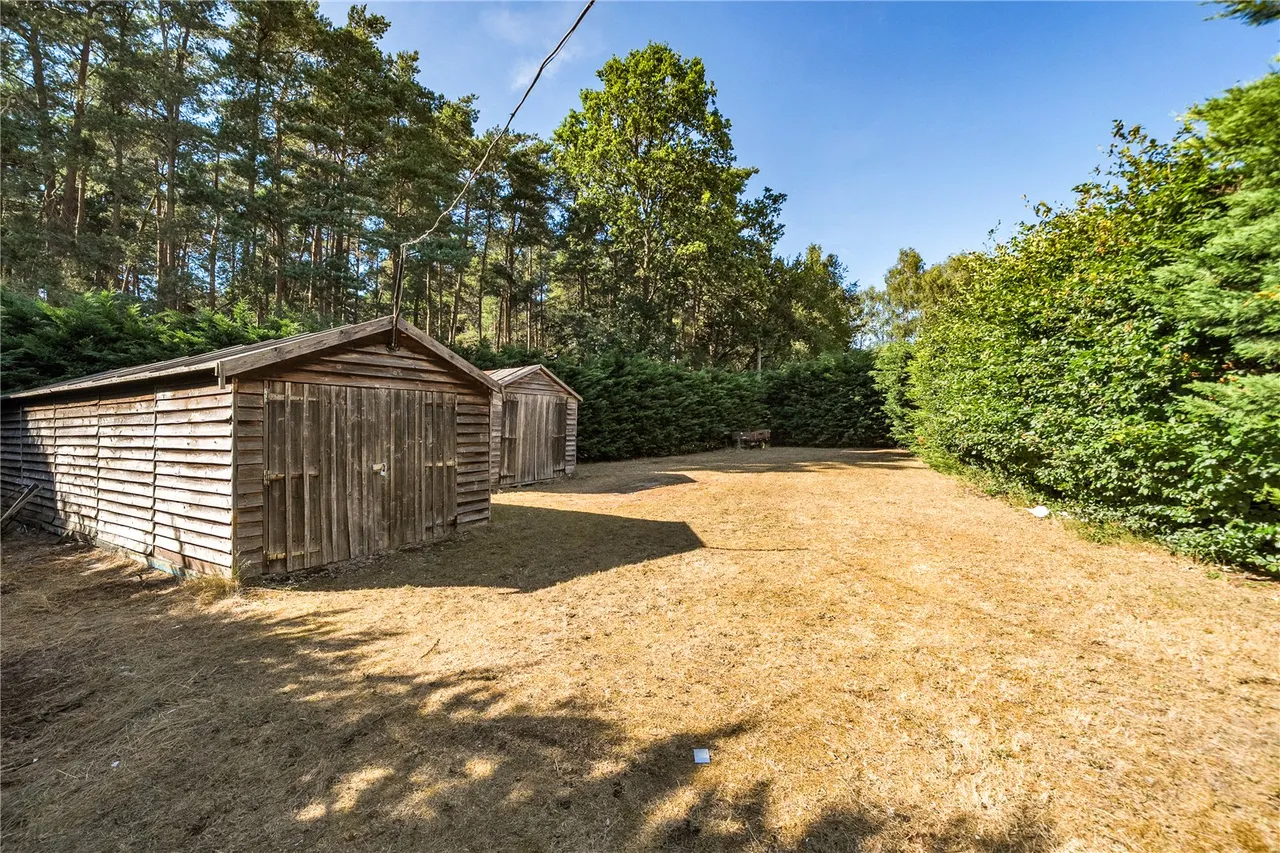 Lowicks Road, Rushmoor, Farnham, Surrey, GU10 2EY, photo 12