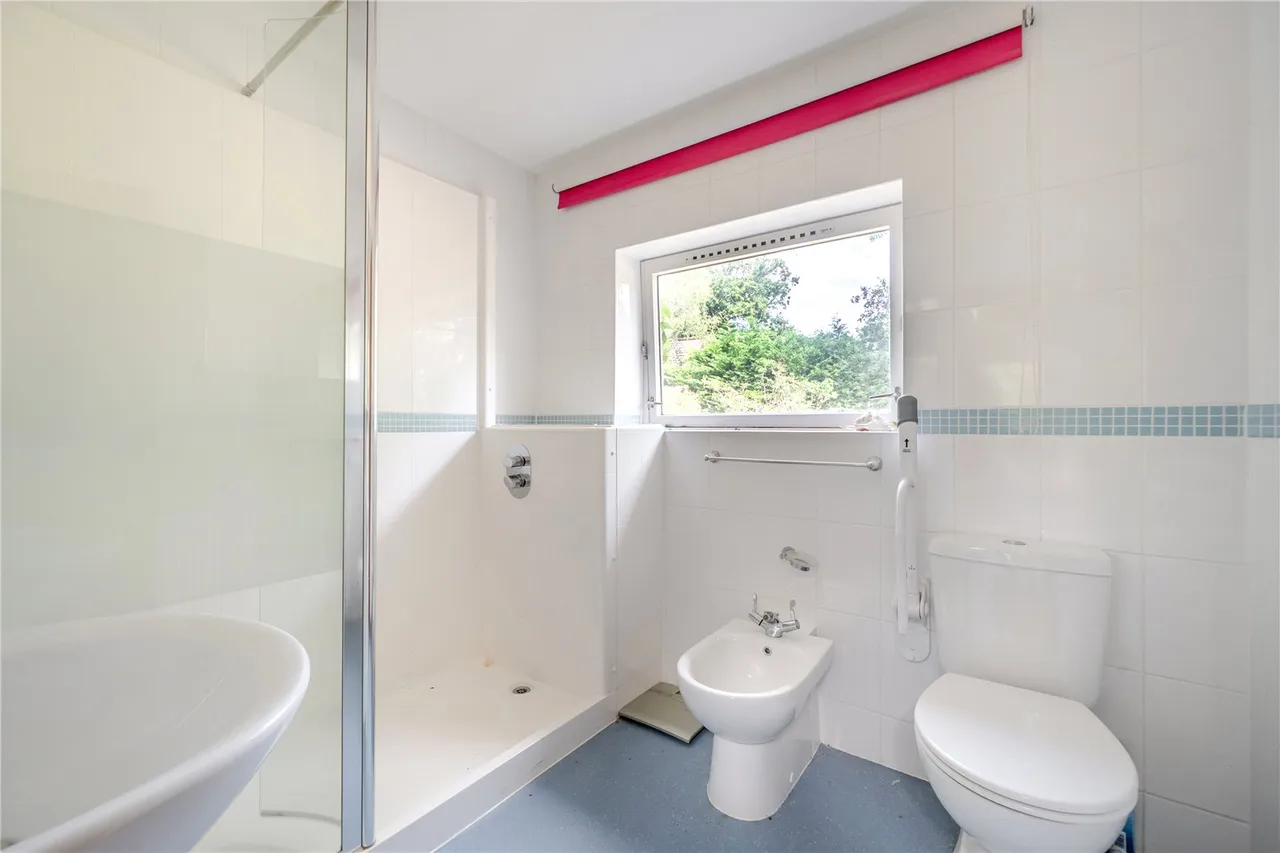 Lowicks Road, Rushmoor, Farnham, Surrey, GU10 2EY, photo 23