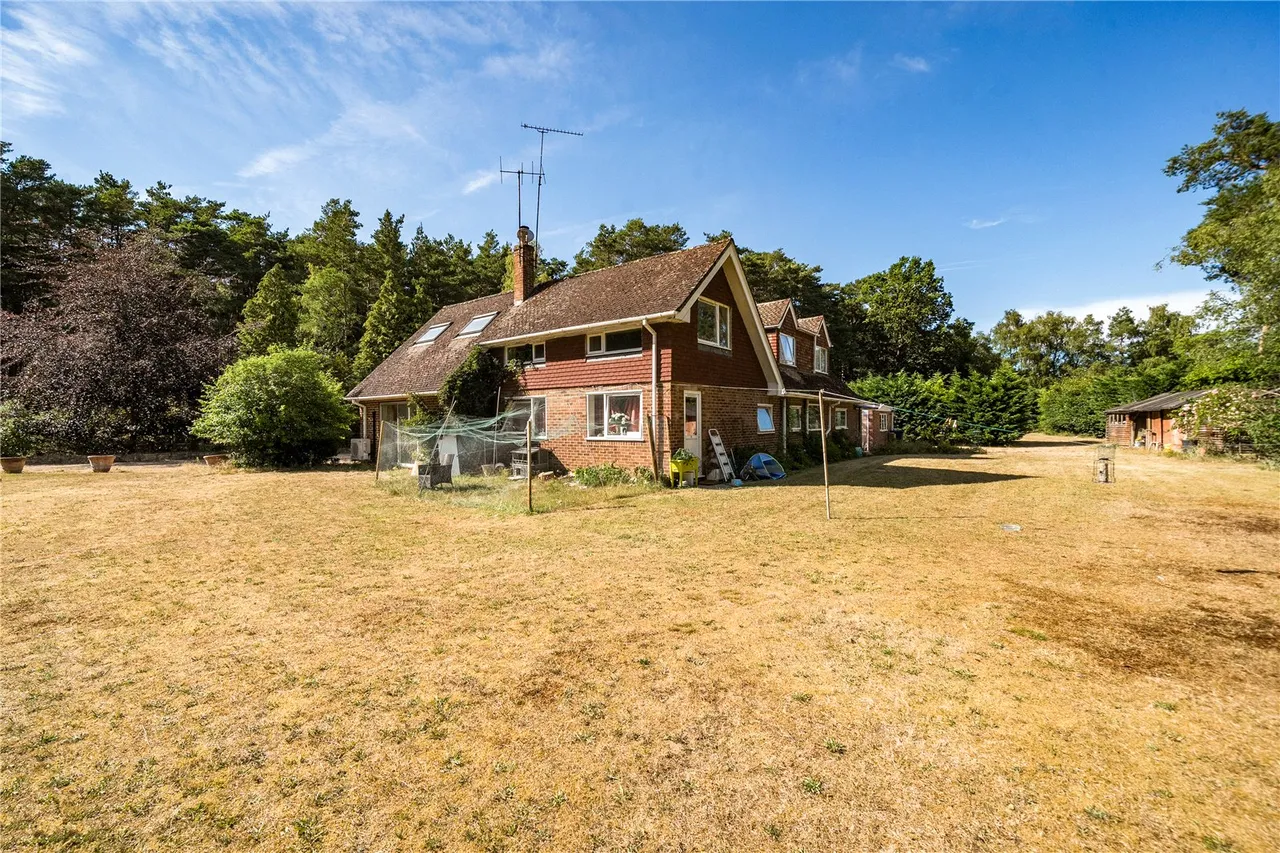 Lowicks Road, Rushmoor, Farnham, Surrey, GU10 2EY, photo 8