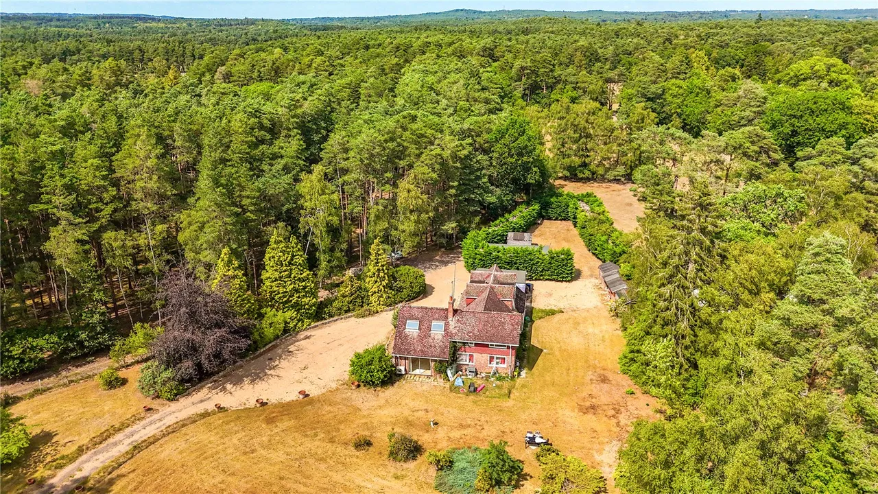 Lowicks Road, Rushmoor, Farnham, Surrey, GU10 2EY, photo 5