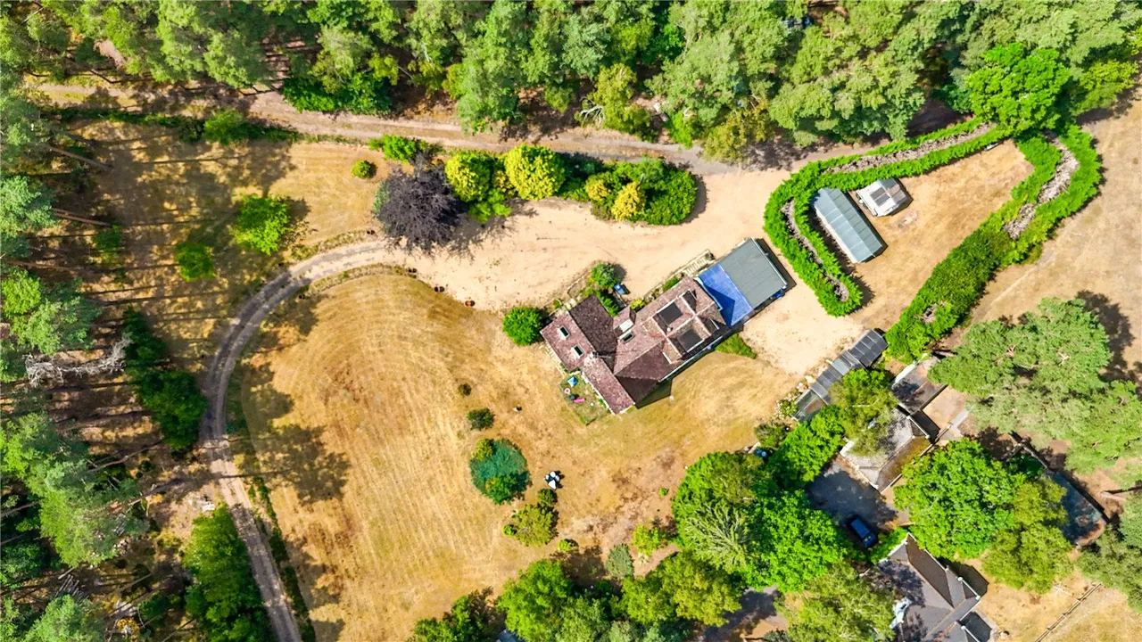 Lowicks Road, Rushmoor, Farnham, Surrey, GU10 2EY, photo 3
