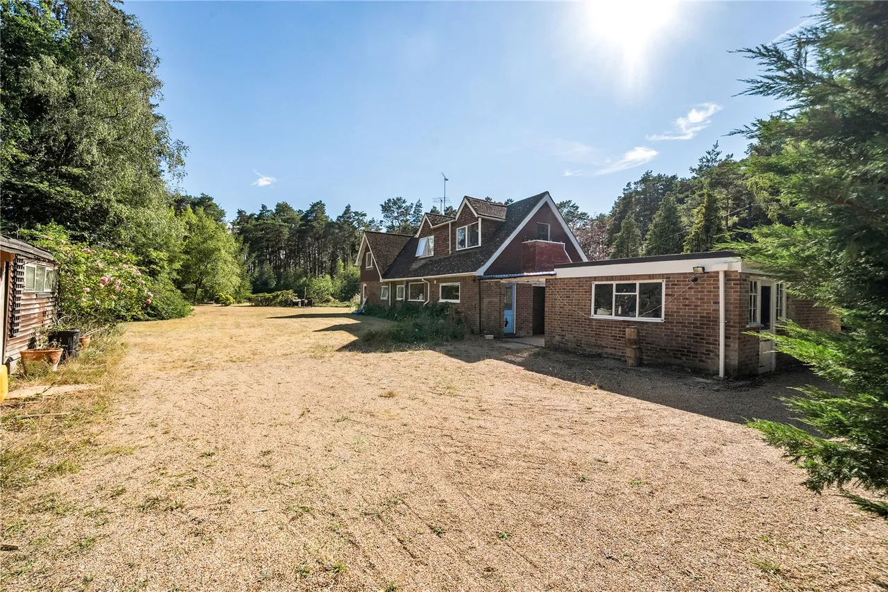 Lowicks Road, Rushmoor, Farnham, Surrey, GU10 2EY, photo 11
