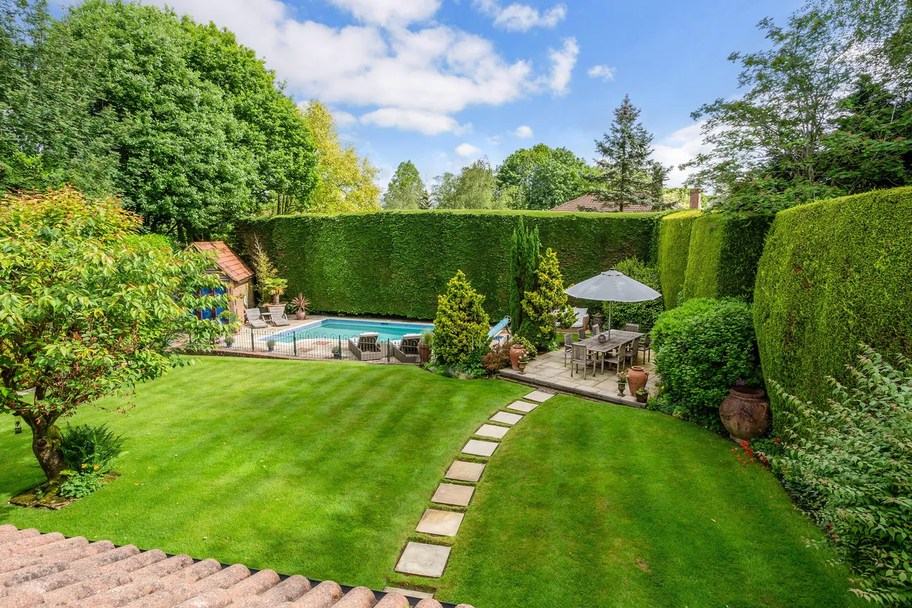 Hillgarth, Hindhead, GU26, photo 4