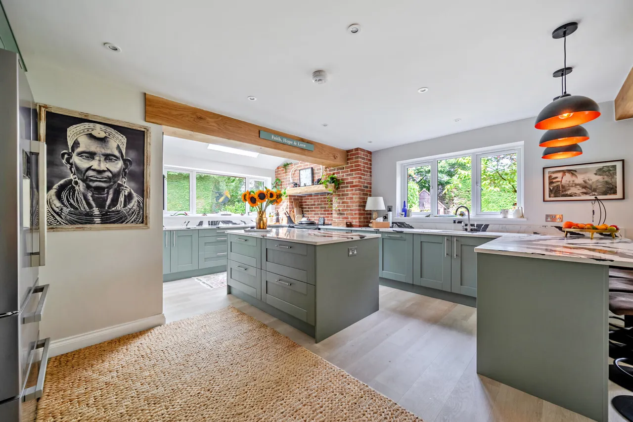 Hillgarth, Hindhead, GU26, photo 2