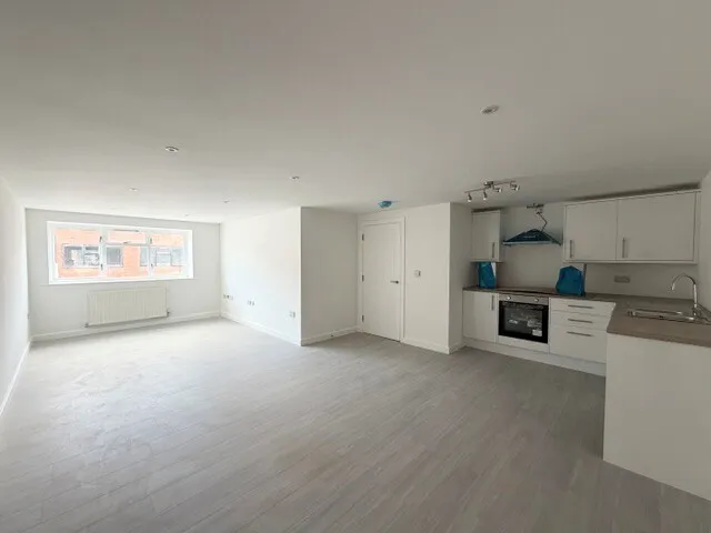 2 bed flat to rent, Walker Avenue, MK12