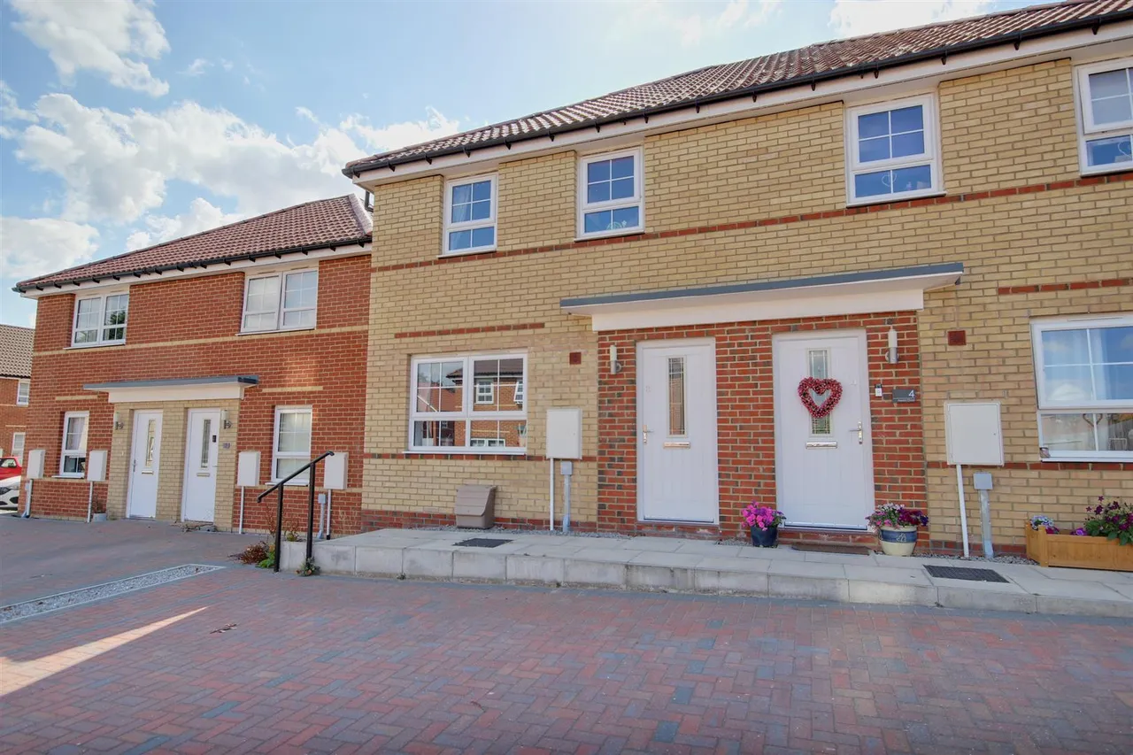 3 bed property for sale — Aspen Close, Beverley