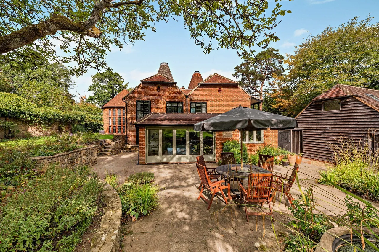 Pitt Lane, Frensham, GU10, photo 28