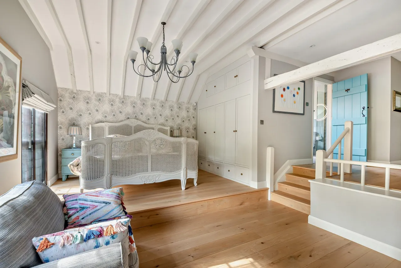 Pitt Lane, Frensham, GU10, photo 18