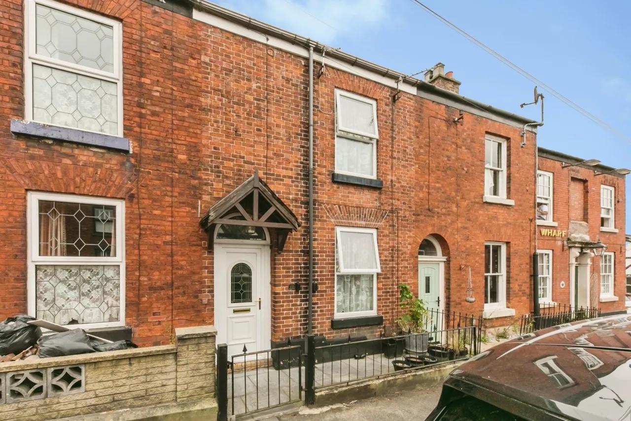 2 bed house for sale — Brook Street, MACCLESFIELD, Cheshire, SK11