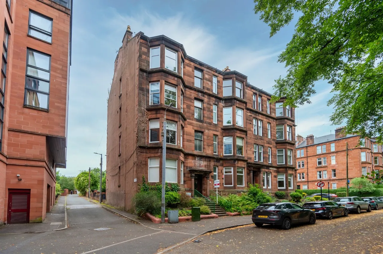 2 bed flat to rent, Queensborough Gardens, Glasgow, G12