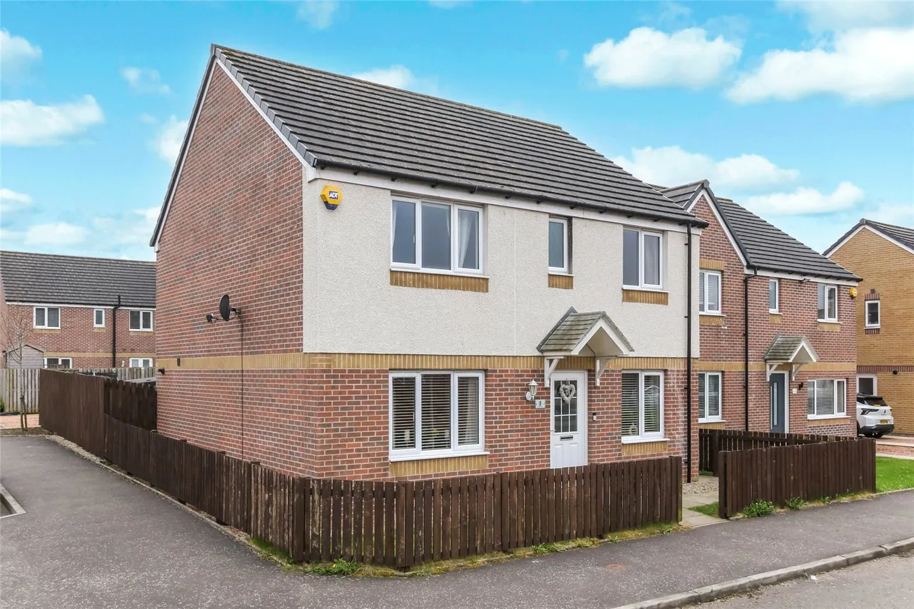 4 bed house for sale — Bond Place, Glasgow, G43