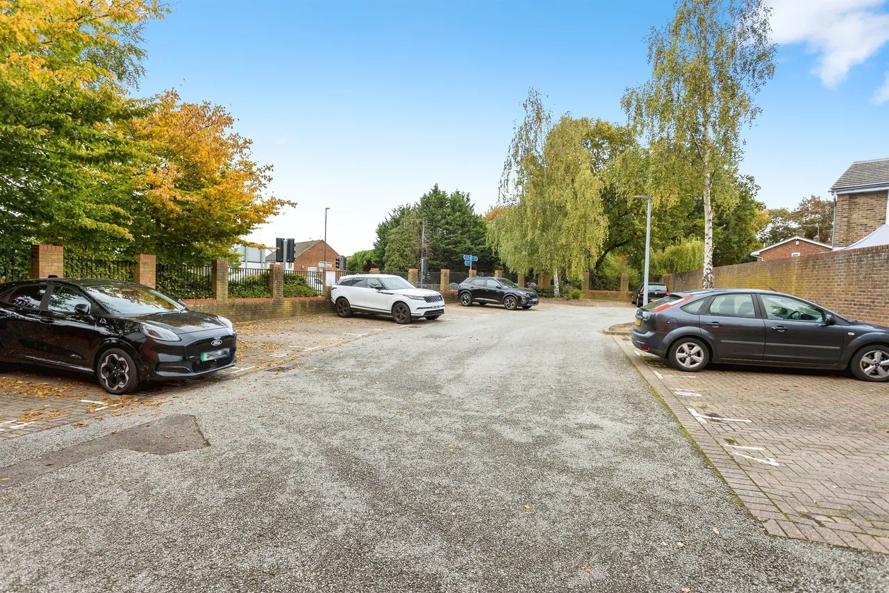 Trafalgar Gardens, Crawley, RH10, photo 11