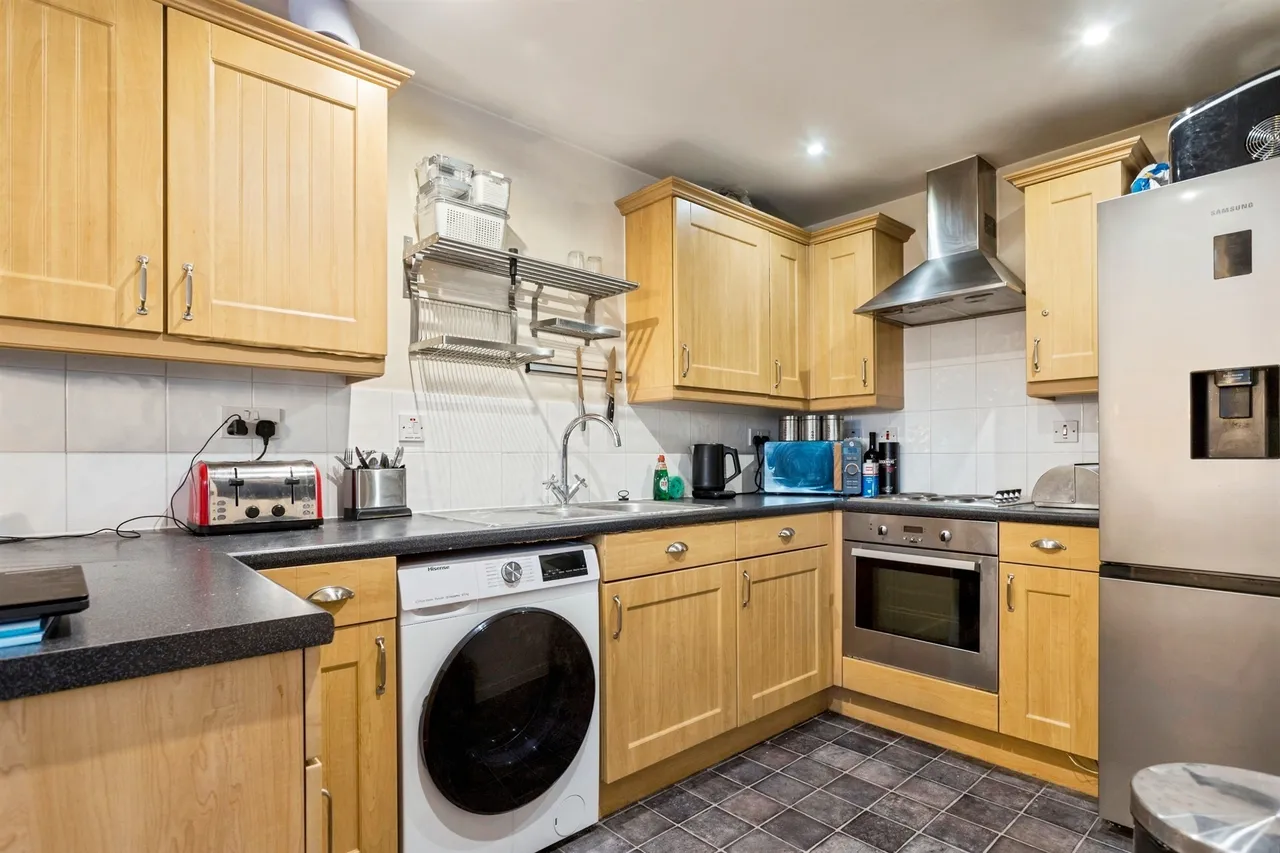 Trafalgar Gardens, Crawley, RH10, photo 5