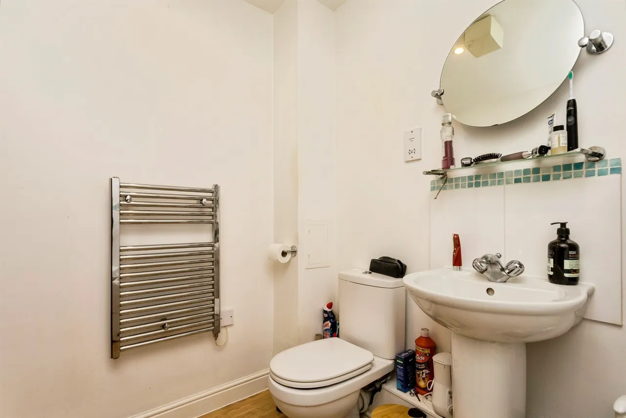 Trafalgar Gardens, Crawley, RH10, photo 9