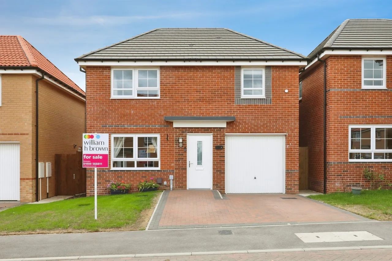 4 bed house for sale — Meltonfield Chase, Dinnington, Sheffield