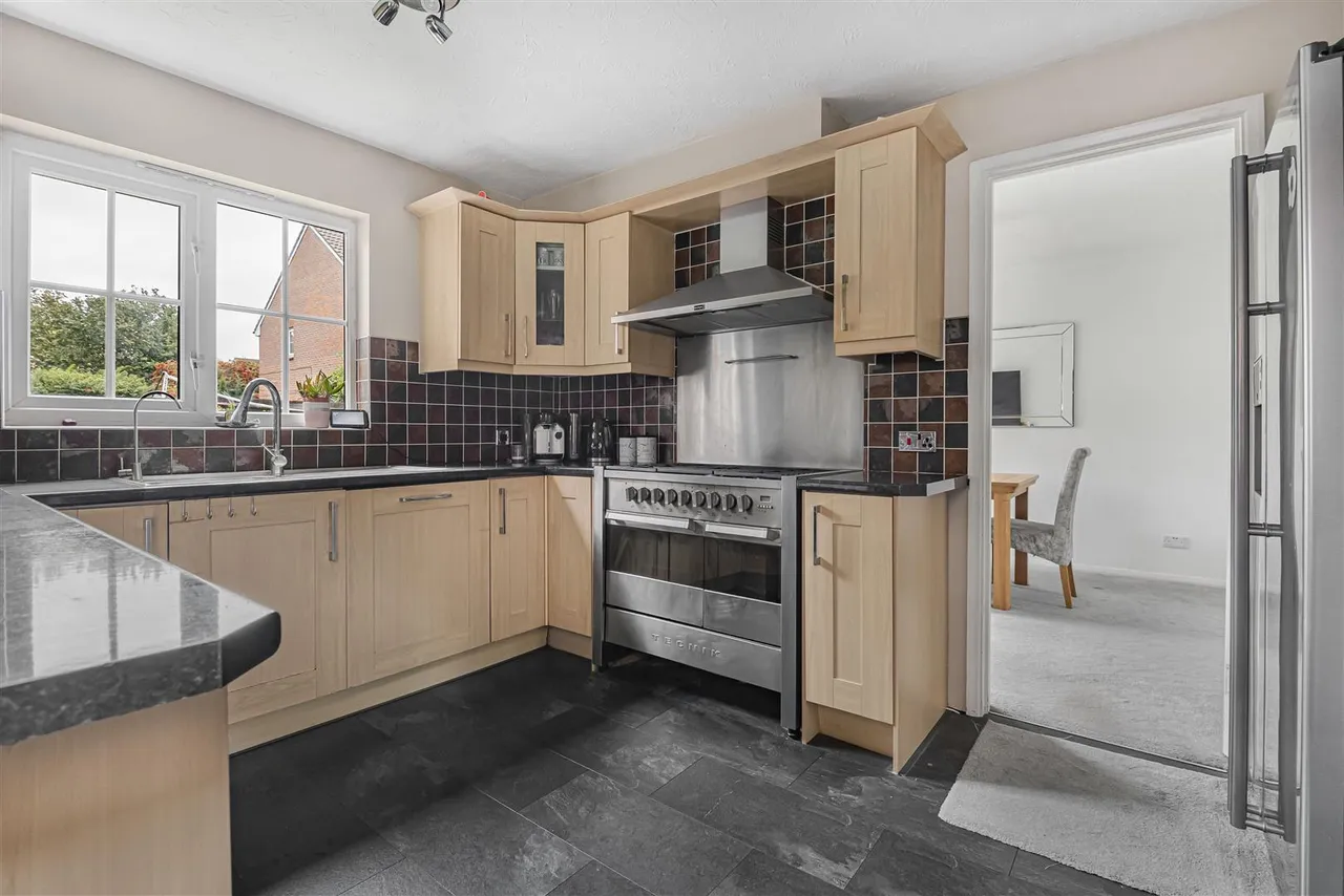 Eltham Avenue, Cippenham, photo 10