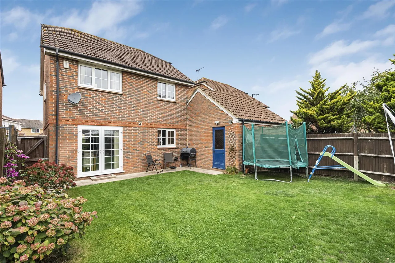 Eltham Avenue, Cippenham, photo 23