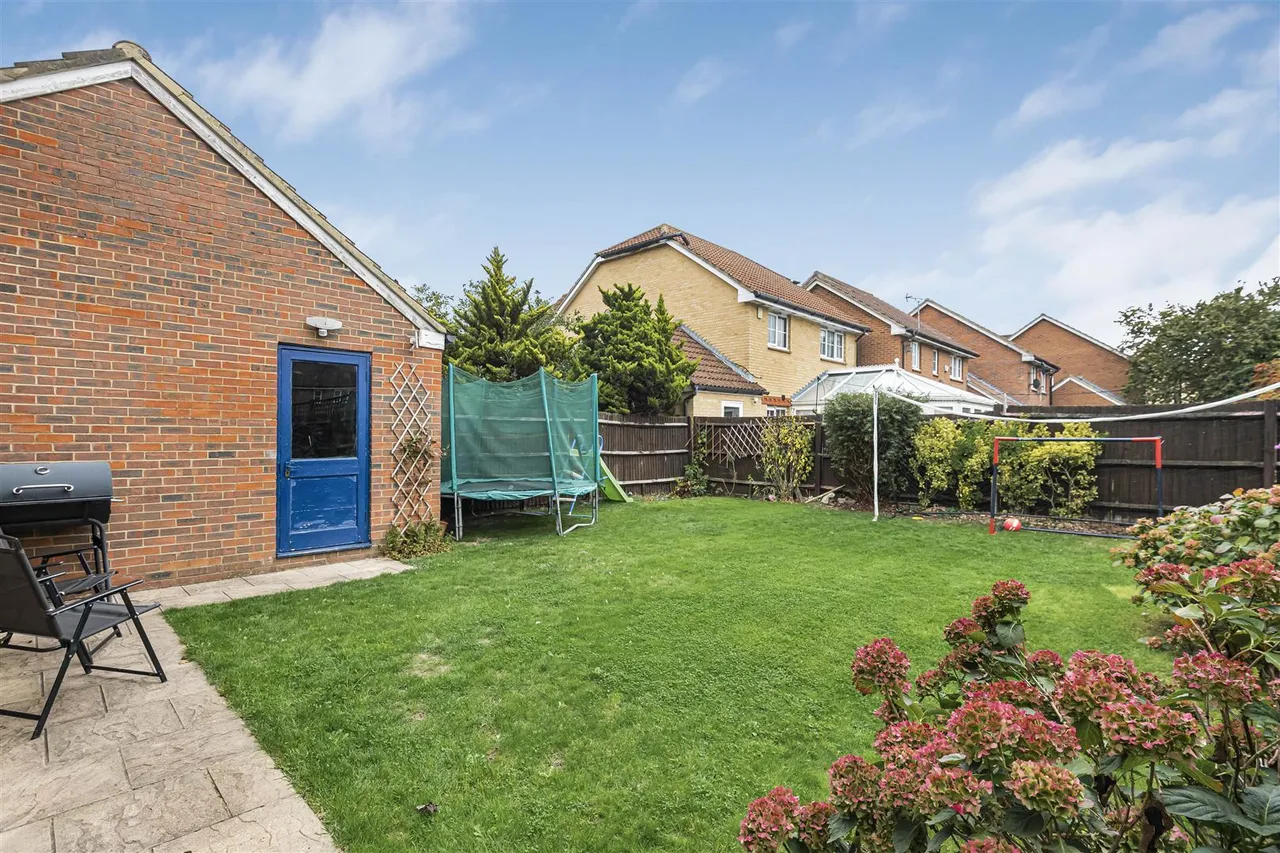 Eltham Avenue, Cippenham, photo 24
