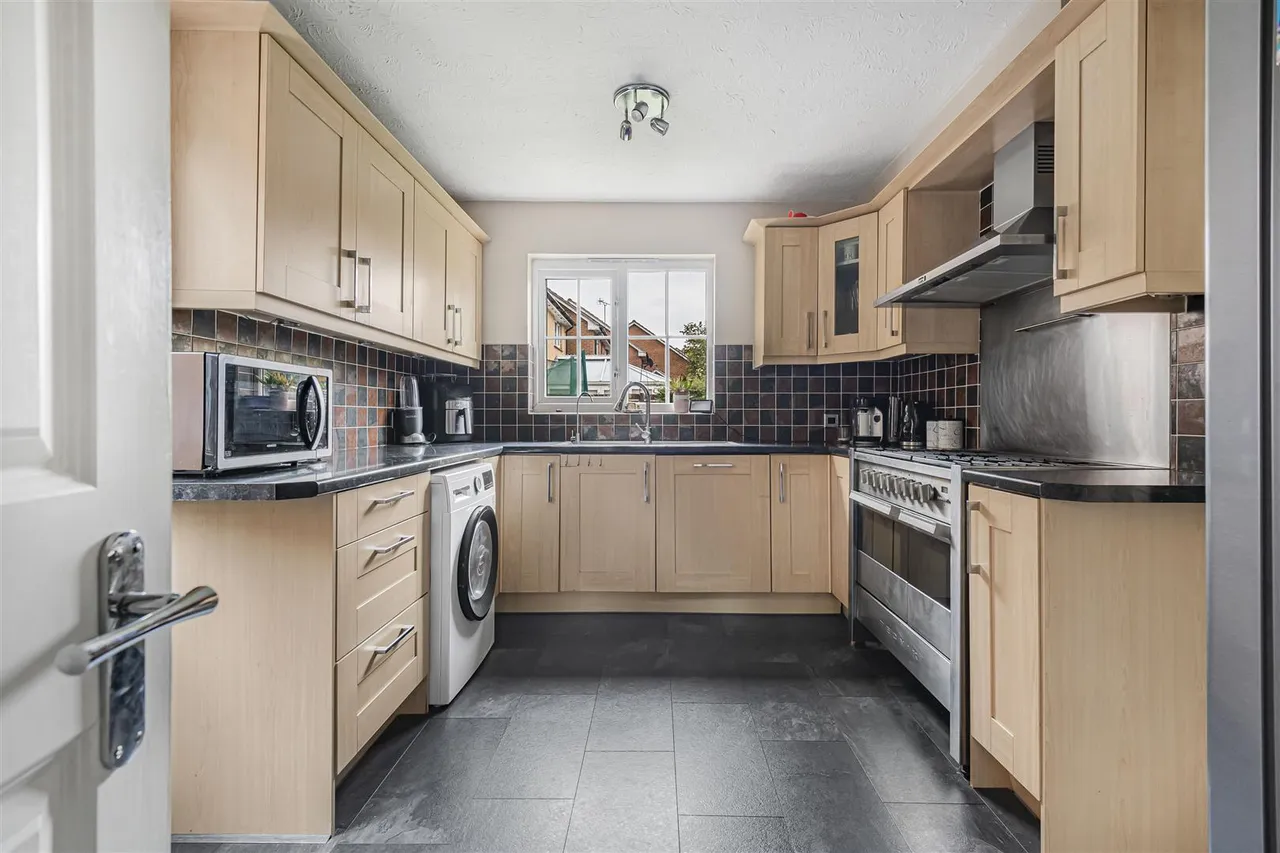 Eltham Avenue, Cippenham, photo 9