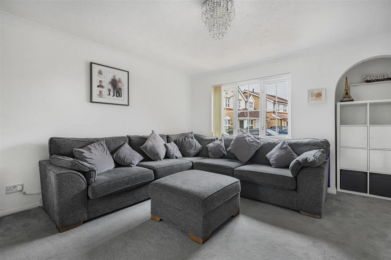 Eltham Avenue, Cippenham, photo 4