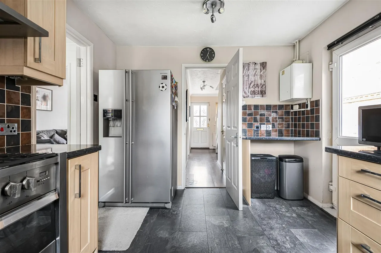 Eltham Avenue, Cippenham, photo 11