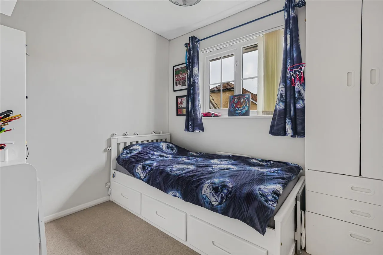 Eltham Avenue, Cippenham, photo 22