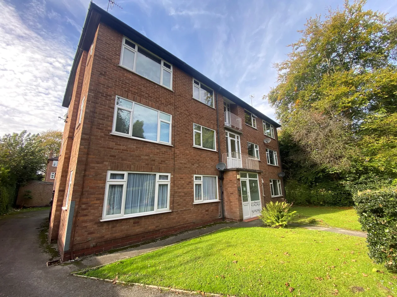 2 bed flat to rent — Crescent Court, Brooklands Crescent, Sale, Greater Manchester, M33 3NB