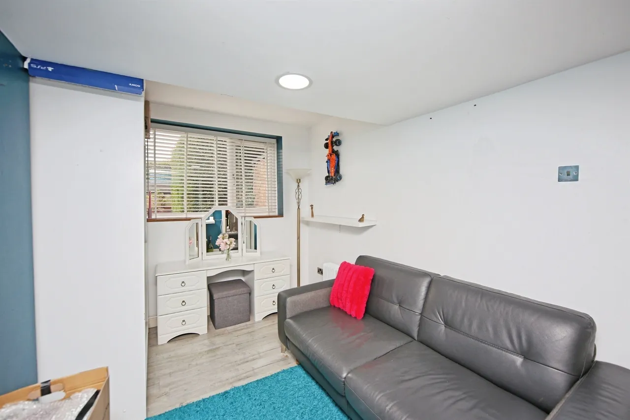 Wharton Avenue, Solihull, B92, photo 13