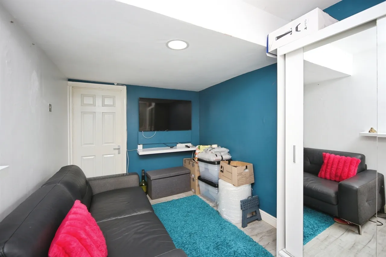 Wharton Avenue, Solihull, B92, photo 14