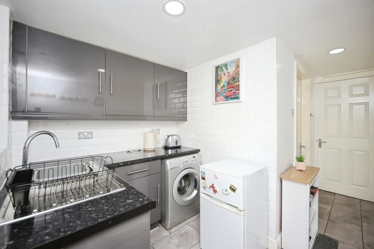 Wharton Avenue, Solihull, B92, photo 9