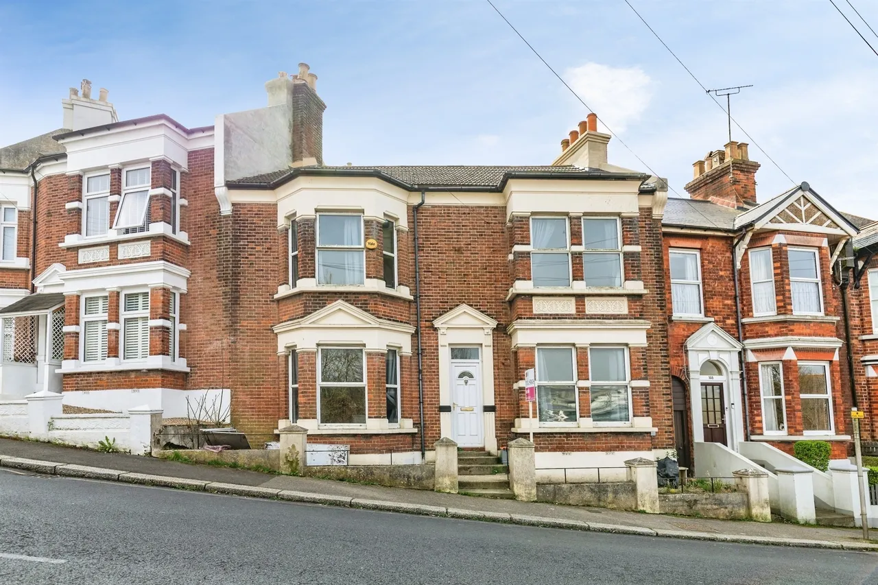 2 bed house for sale — Hughenden Road, Hastings