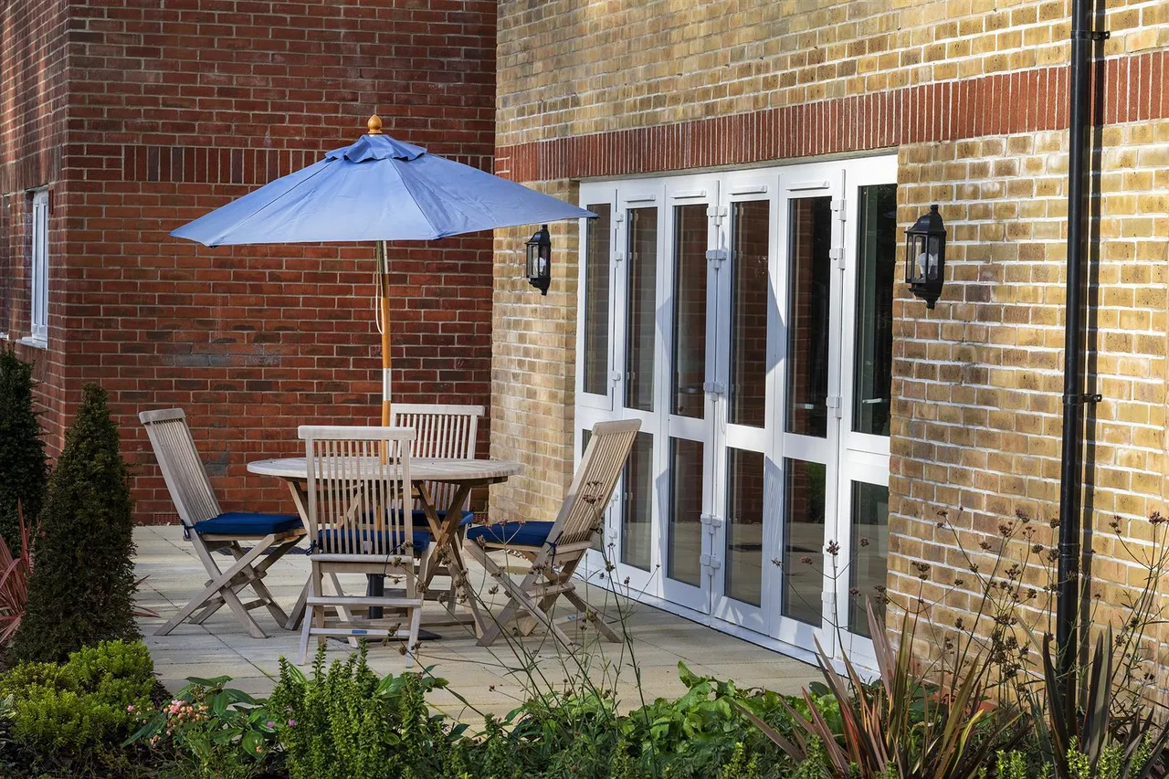 South Acre Drive, Handforth, SK9, photo 8