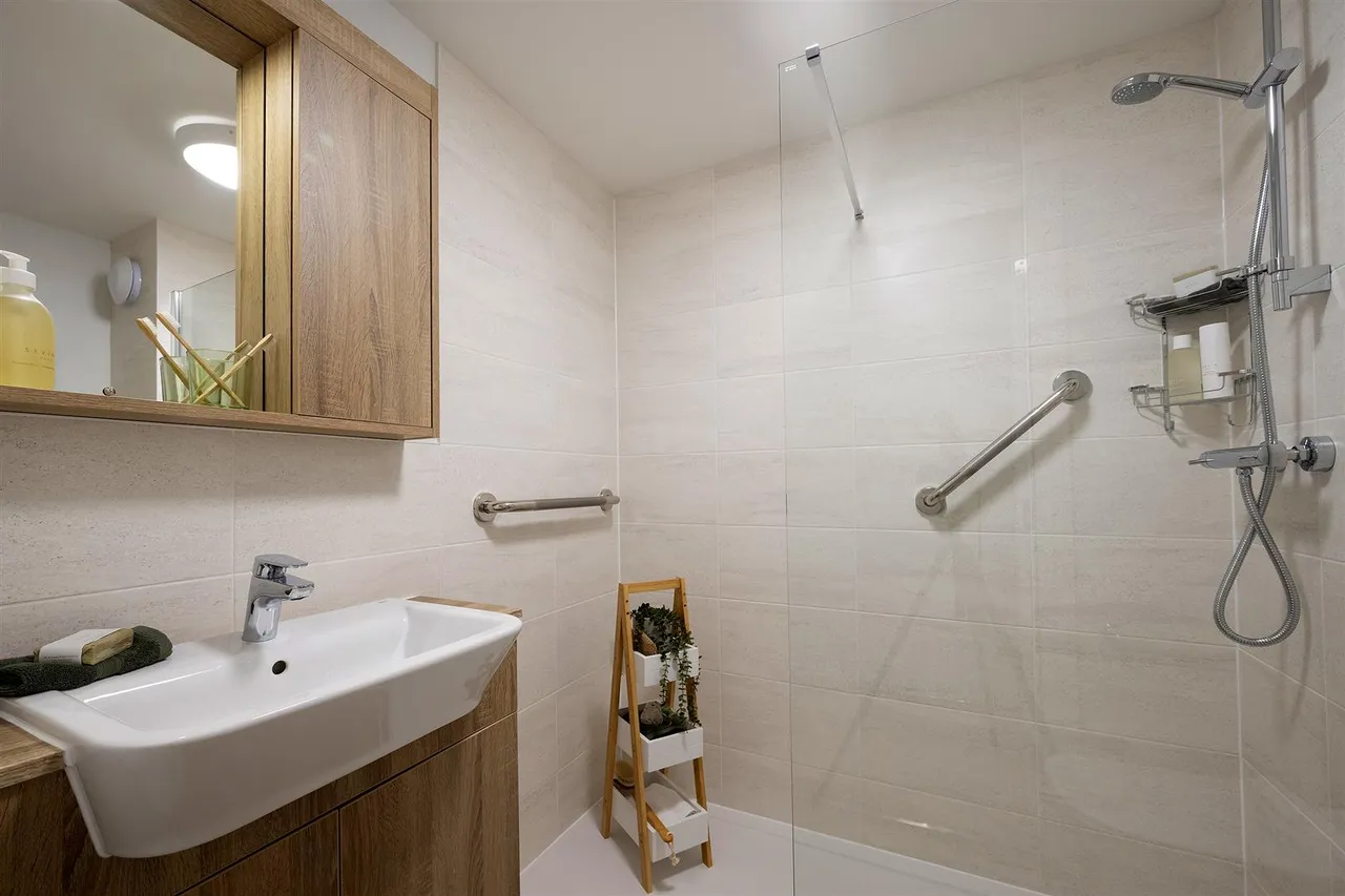 South Acre Drive, Handforth, SK9, photo 7