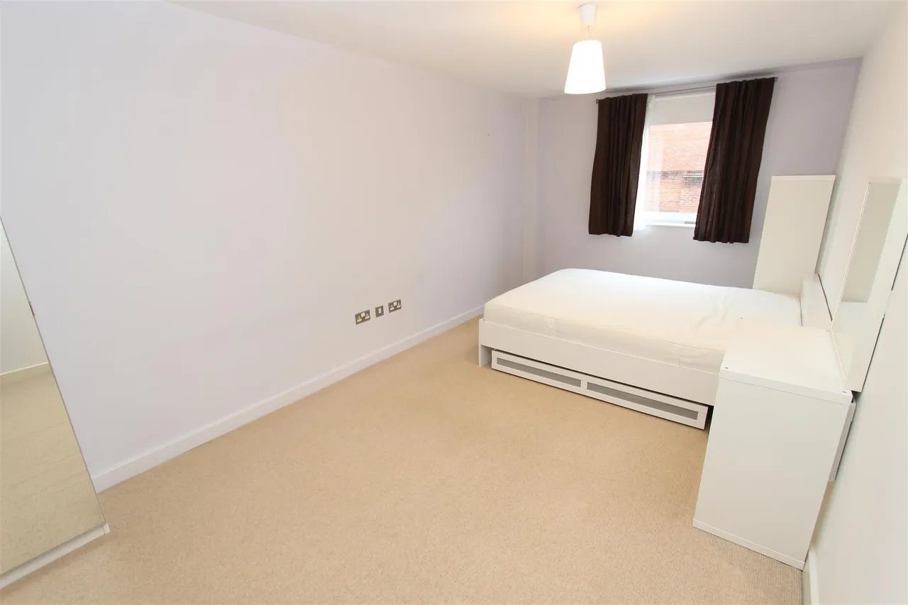114 High Street, Uxbridge, UB8 1JL, photo 6