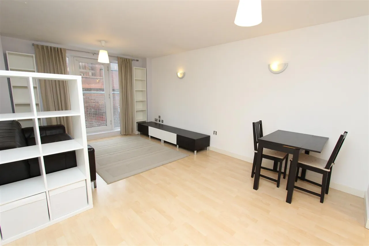 114 High Street, Uxbridge, UB8 1JL, photo 4