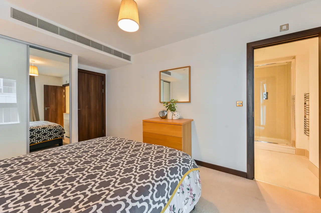 47 Vicentia Court, Bridges Court Road, London, photo 8