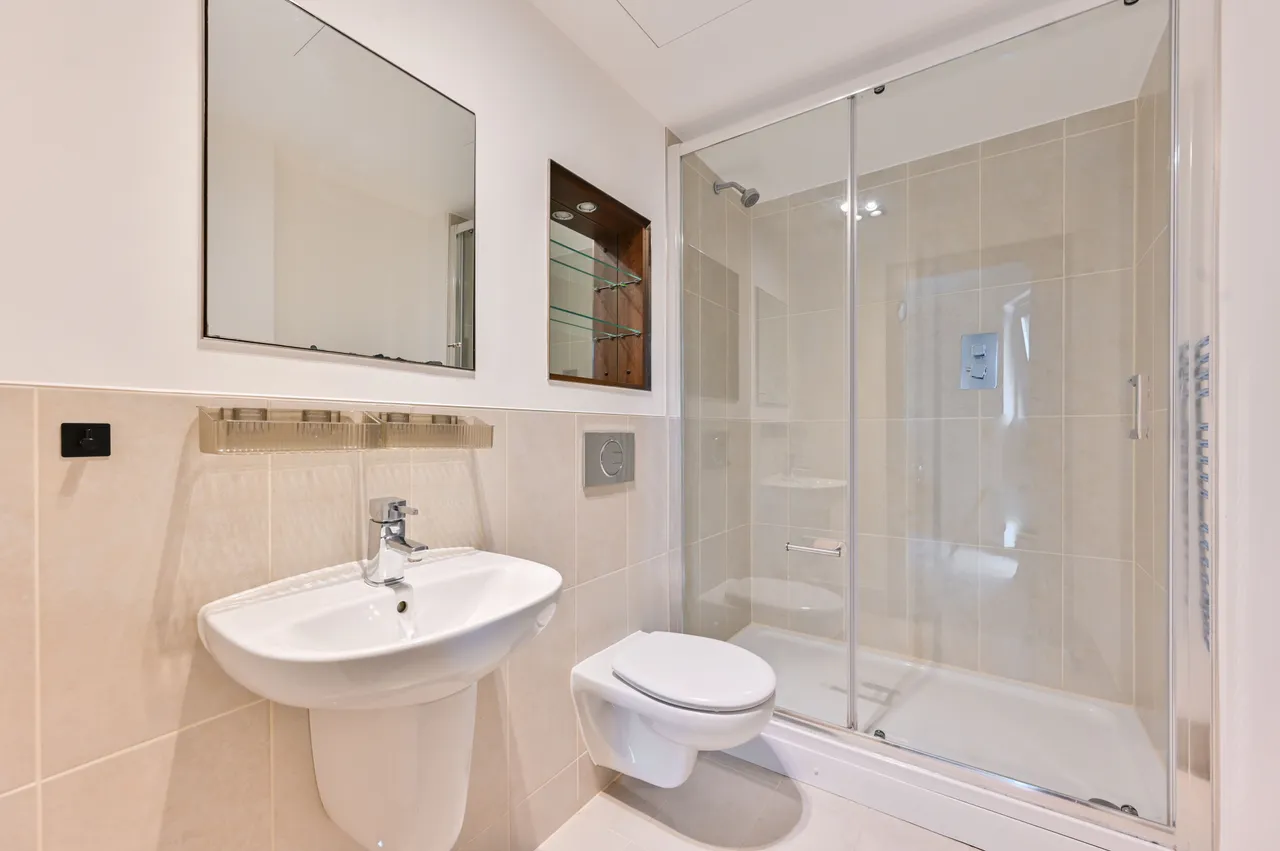 47 Vicentia Court, Bridges Court Road, London, photo 10