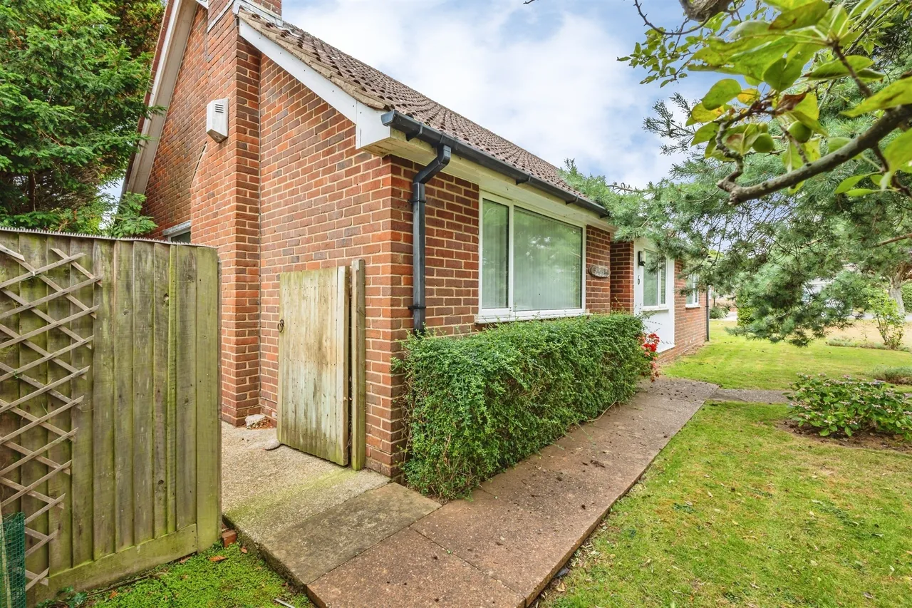 Buckingham Close, Seaford, BN25, photo 16