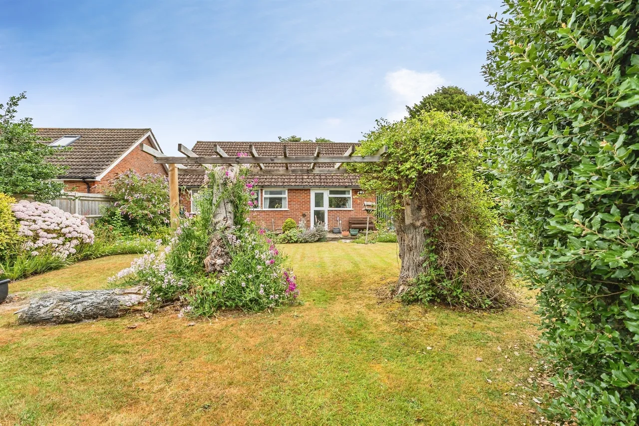 Buckingham Close, Seaford, BN25, photo 14