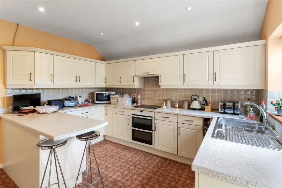 Bungalow Under Offer with 4 bedrooms in Sewards End, Nr Saffron Walden, CB10, photo 4