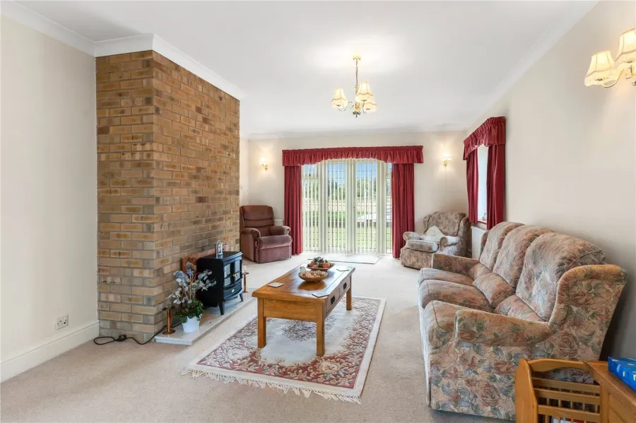 Bungalow Under Offer with 4 bedrooms in Sewards End, Nr Saffron Walden, CB10, photo 3