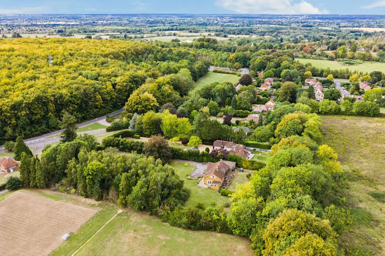 4 bed house for sale, Shere Road, West Clandon, GU4