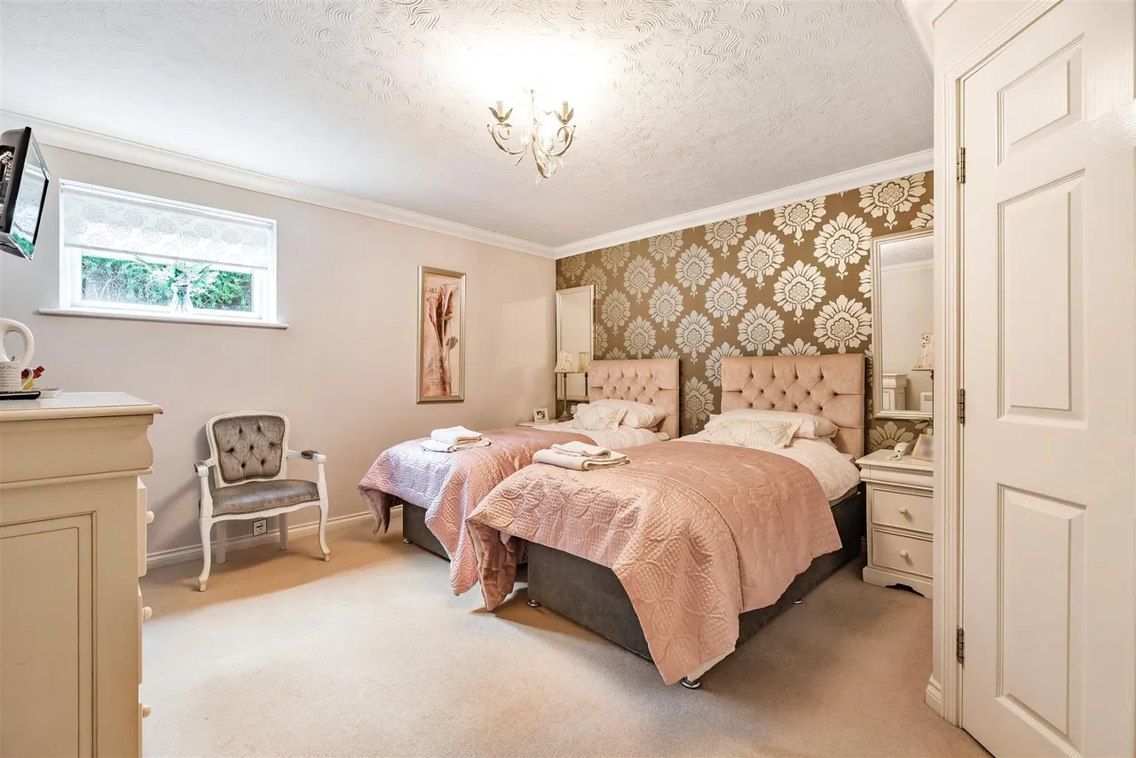 Brambledown Road, Wallington, SM6, photo 13