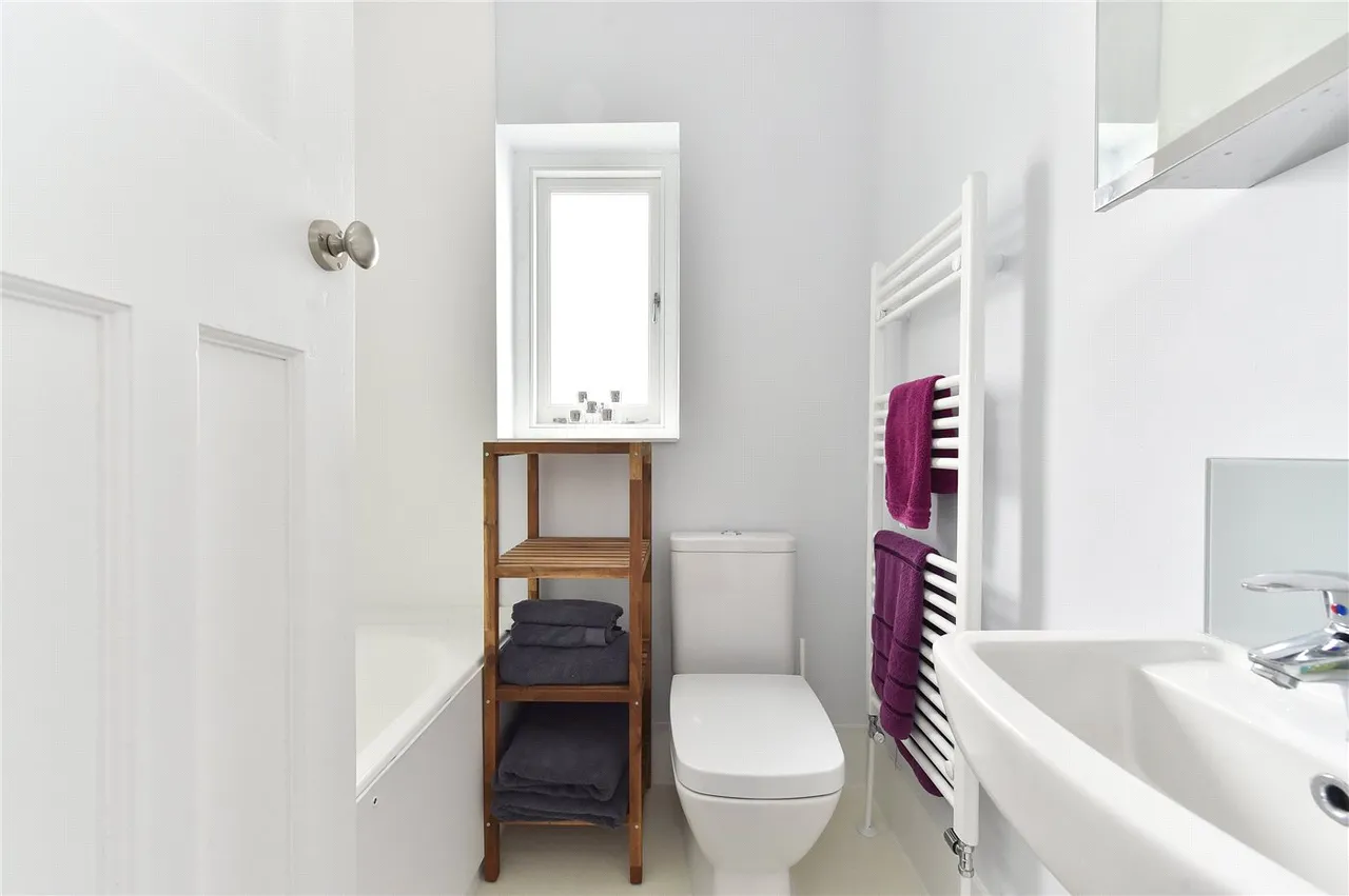 Eastbourne Road, London, W4, photo 6