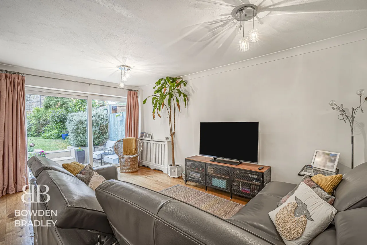 Shillibeer Walk, Chigwell, IG7, photo 2
