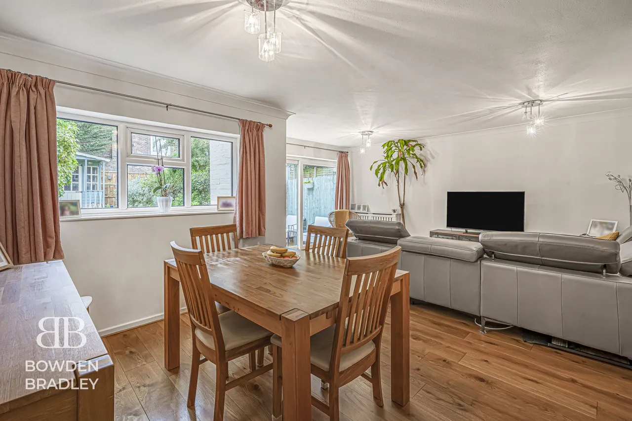 Shillibeer Walk, Chigwell, IG7, photo 6