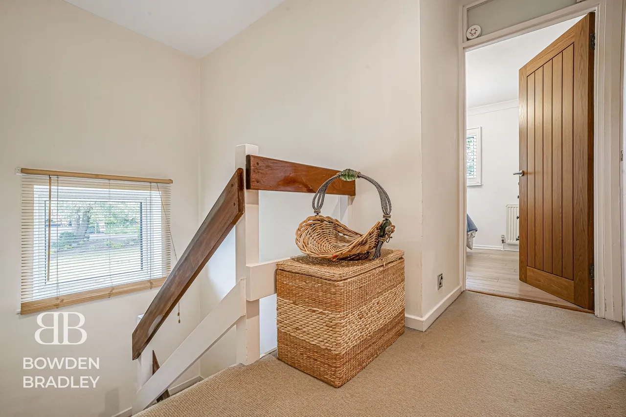 Shillibeer Walk, Chigwell, IG7, photo 12
