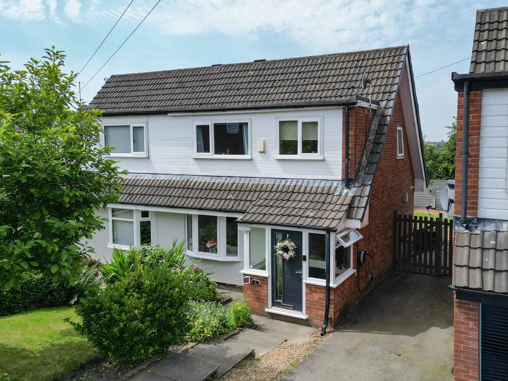 3 bed house for sale — Collier Avenue Milnrow, Rochdale OL16 3UY