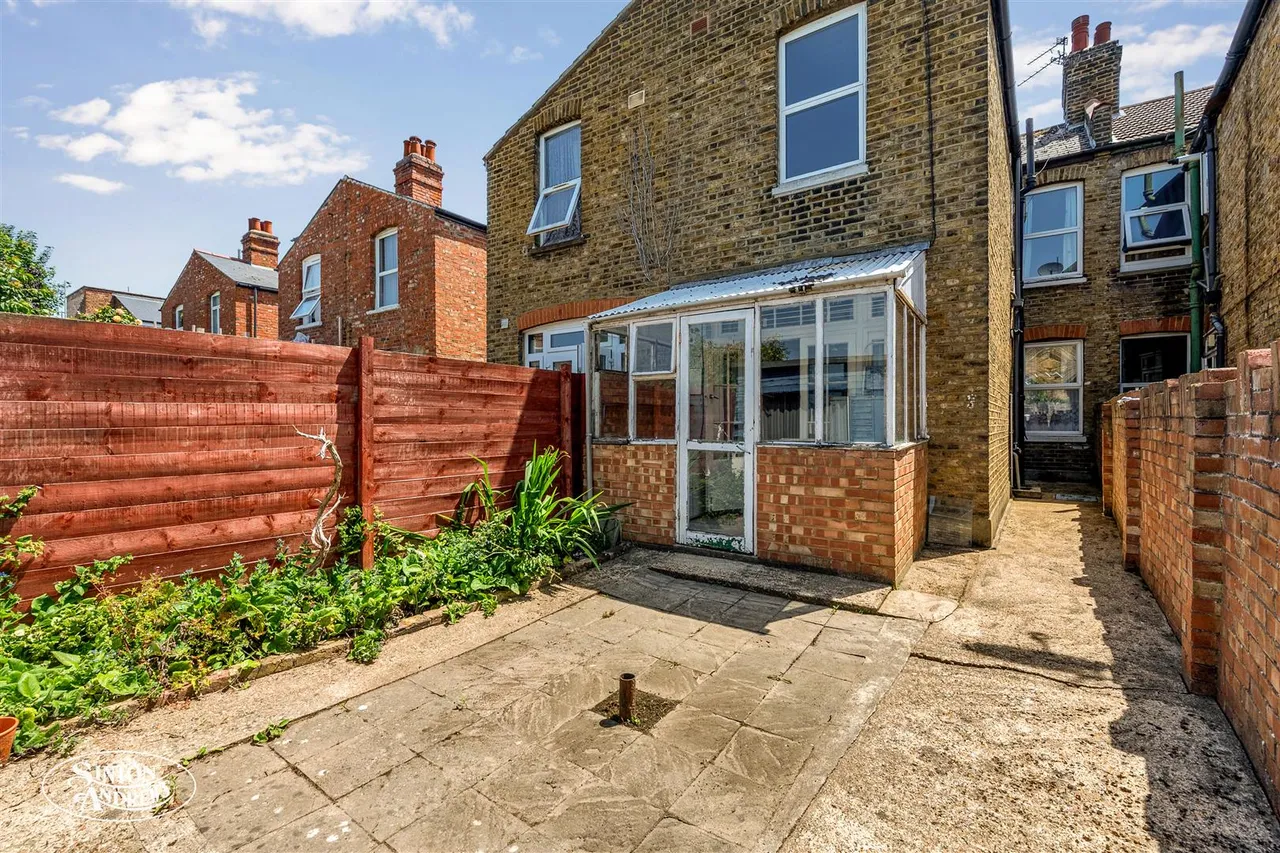 Leighton Road, Northfields, photo 11