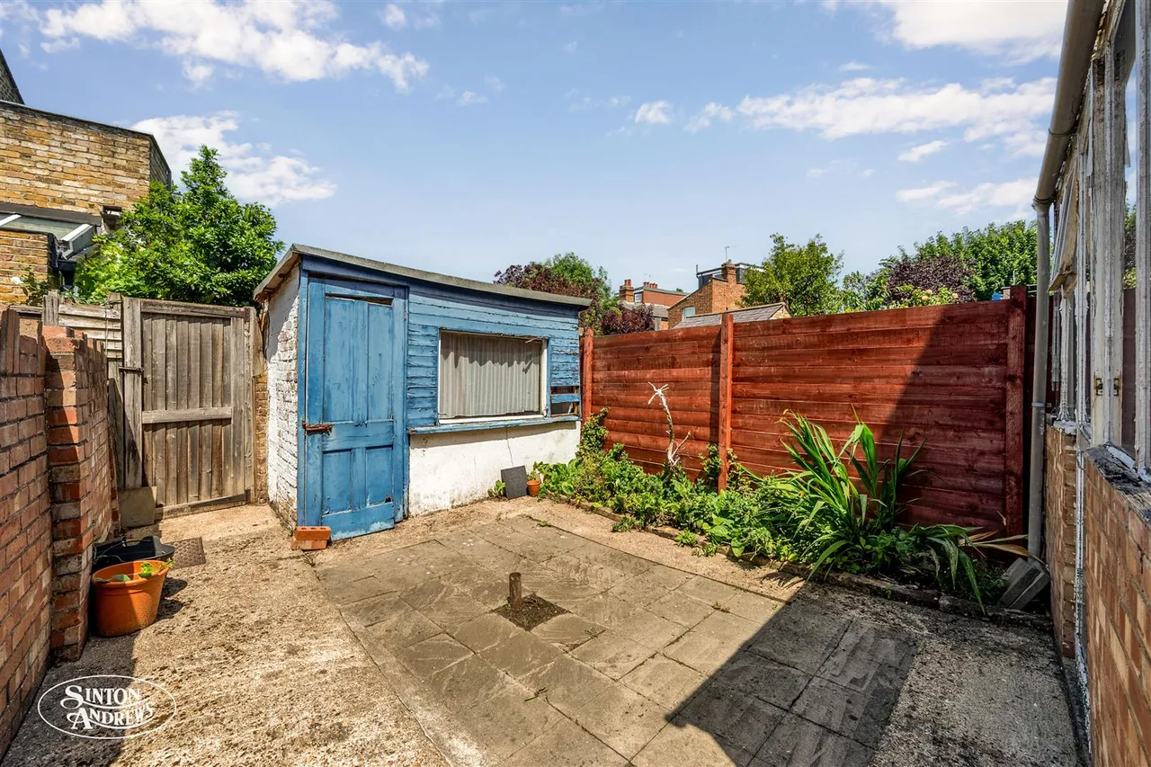 Leighton Road, Northfields, photo 10